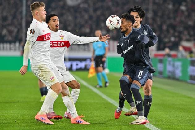Europa League; VfB Stuttgart - Feyenoord Rotterdam; 06.11.2025 STUTTGART, DEUTSCHLAND - 6. NOVEMBER: v. l. Finn JELTSCH (VfB Stuttgart 29), Tiago TOMAS (VfB Stuttgart 8), Goncalo BORGES (Feyenoord Rotterdam 11) und Ayase UEDA (Feyenoord Rotterdam 9) beim Ligaspiel zwischen dem VfB Stuttgart und Feyenoord Rotterdam am 4. Spieltag der Europa League in der MHP-Arena am 06.11.2025 Copyright: xBEAUTIFULxSPORTS Goldbergx