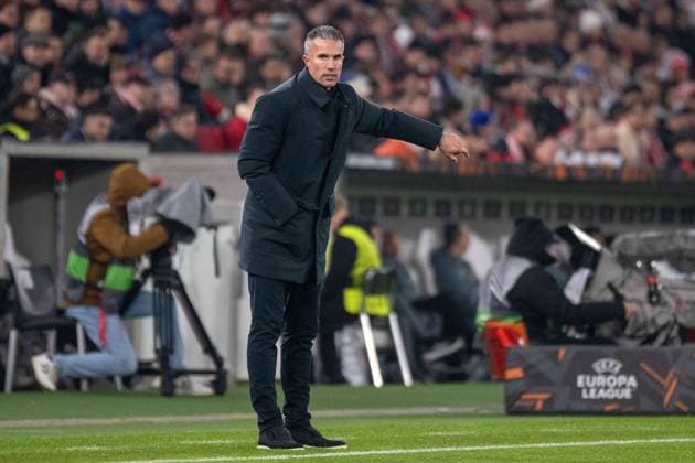 Trainer Robin Van Persie (Feyenoord Rotterdam). xettx, Deutschland, Stuttgart, 06.11.2025, Fussball, UEFA Europa League: VfB Stuttgart vs Feyenoord Rotterdam, Saison 2025 2026, Match Day 4, MHP Arena