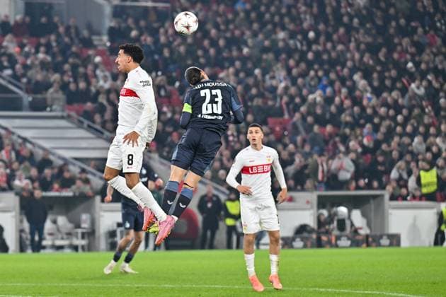 Europa League; VfB Stuttgart - Feyenoord Rotterdam; 06.11.2025 STUTTGART, DEUTSCHLAND - 6. NOVEMBER: im Duell Tiago TOMAS (VfB Stuttgart 8) und Anis Hadj MOUSSA (Feyenoord Rotterdam 23) beim Ligaspiel zwischen dem VfB Stuttgart und Feyenoord Rotterdam am 4. Spieltag der Europa League in der MHP-Arena am 06.11.2025 Copyright: xBEAUTIFULxSPORTS Goldbergx