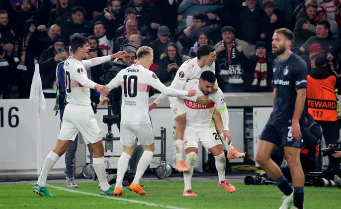 Stuttgart , Fußball UEFA Europa League VfB Stuttgart vs. Feyenoord Rotterdam , Jubel VfB , von links: Chema Andres Chris Führich Bilal El Khannouss Deniz Undav
