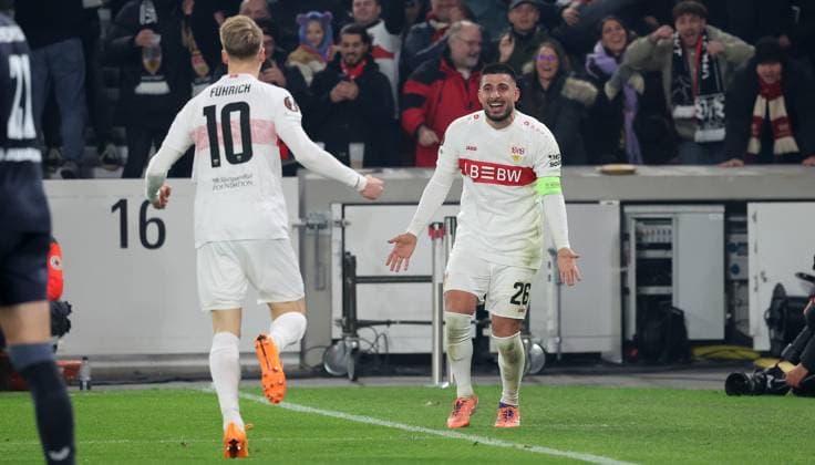 Stuttgart , Fußball UEFA Europa League VfB Stuttgart vs. Feyenoord Rotterdam , Jubel VfB , von links: Chris Führich Deniz Undav