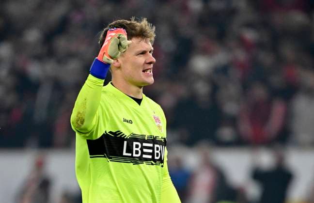 nach Spielende: Schlussjubel, Freude, Glueck, Jubel bei Torwart Alexander Nuebel VfB Stuttgart (33) Gestik Geste VfB Stuttgart vs Feyenoord Rotterdam EUROPA LEAGUE EL 06.11.2025 DFL REGULATIONS PROHIBIT ANY USE OF PHOTOGRAPHS AS IMAGE SEQUENCES AND OR QUASI-VIDEO VfB Stuttgart vs Feyenoord Rotterdam EUROPA LEAGUE EL
