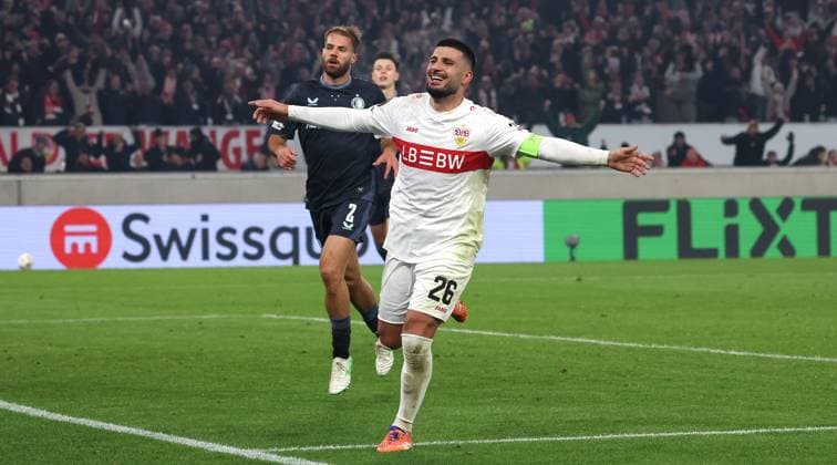 Stuttgart , Fußball UEFA Europa League VfB Stuttgart vs. Feyenoord Rotterdam, Torschütze Deniz Undav (VfB, rechts) jubelt über sein Tor zum 2:0