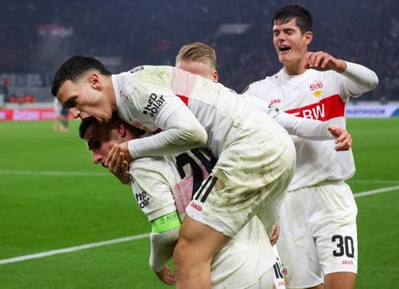 Stuttgart , Fußball UEFA Europa League VfB Stuttgart vs. Feyenoord Rotterdam, v.l. Torschütze Deniz Undav (VfB) , Bilal El Khannouss, Chris Führich und Chema Andres jubeln über das Tor zum 2:0