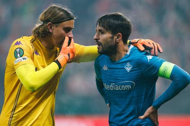 Tommaso Martinelli (AC Florenz) mit Luca Ranieri (AC Florenz), FSV Mainz 05 vs AC Florenz, Fussball, Conference League, 3. Spieltag, Saison 2025 2026, 06.11.2025 DFB regulations prohibit any use of photographs as image sequences and or quasi-video. FSV Mainz 05 vs AC Florenz, Fussball, Conference League, 3. Spieltag, Saison 2025 2026, 06.11.2025 Copyright: xEibner-Pressefoto AlexanderxNeisx EP_ANS
