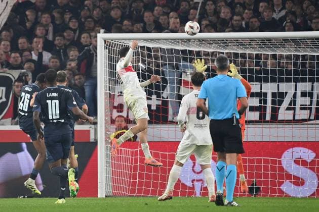 Tor Bilal EL KHANNOUSS (VFB Stuttgart) zum 1-0,Aktion,Kopfballtor. Fussball UEFA Europa League VfB Stuttgart - Feyenoord Rotterdam am 06.11.2025 MHP ARENA. Â