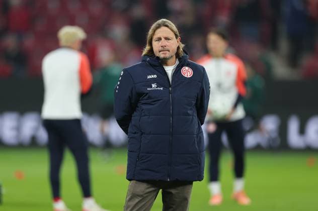 06.11.2025, Fussball UEFA Conference League, 1. FSV Mainz 05 - AC Florenz, v.l., Bo Henriksen (FSV Mainz 05) DFL DFB REGULATIONS PROHIBIT ANY USE OF PHOTOGRAPHS AS IMAGE SEQUENCES AND OR QUASI-VIDEO. xdcx Copyright: HMBxMedia Claus