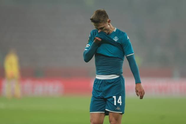 06.11.2025, Fussball UEFA Conference League, 1. FSV Mainz 05 - AC Florenz, v.l., Hans Nicolussi Caviglia (ACF Fiorentina) enttaeuscht, enttaeuscht schauend, dissapointed, traurig, frustiert, frust, gefrustet DFL DFB REGULATIONS PROHIBIT ANY USE OF PHOTOGRAPHS AS IMAGE SEQUENCES AND OR QUASI-VIDEO. xdcx Copyright: HMBxMedia Claus