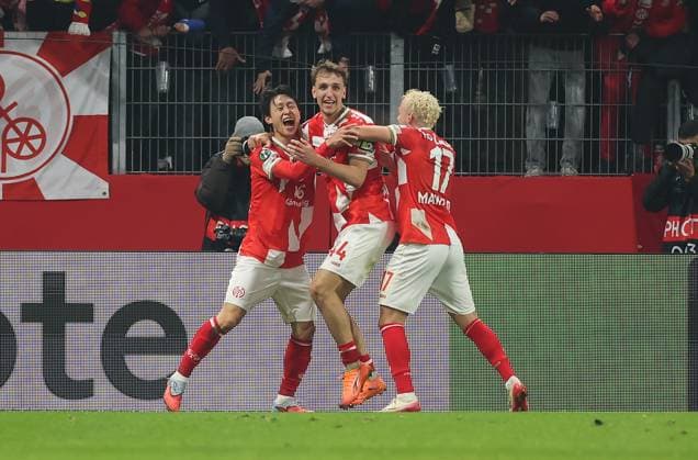 06.11.2025, Fussball UEFA Conference League, 1. FSV Mainz 05 - AC Florenz, v.l., Torjubel zum 2:1 durch Jae-sung Lee (FSV Mainz 05), Goal celebration, celebrate the goal DFL DFB REGULATIONS PROHIBIT ANY USE OF PHOTOGRAPHS AS IMAGE SEQUENCES AND OR QUASI-VIDEO. xdcx Copyright: HMBxMedia Claus