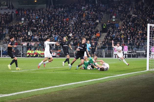 UEFA Europa League 2025 – SK Sturm Graz vs Nottingham Forest UEFA Europa League 2025 group stage match between SK Sturm Graz and Nottingham Forest, capturing high-intensity football action, team spirit, and stadium atmosphere at Merkur Arena in Graz, Austria. The image shows penalty for Nottingham. Copyright: xBEAUTIFULxSPORTS Rainerx