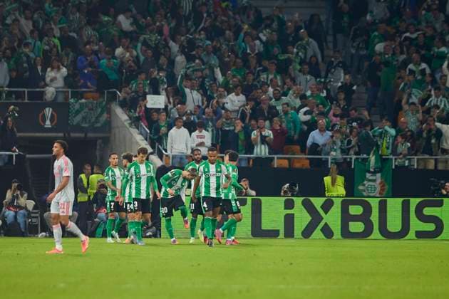Real Betis Balompie v Olympique Lyonnais - UEFA Europa League 2025 26 SEVILLE, SPAIN - NOVEMBER 06: Antony Matheus Dos Santos of Real Betis celebrates after scoring his team s second goal during to the UEFA Europa League 2025 26 League Phase MD4 match between Real Betis Balompie and Olympique Lyonnais at La Cartuja de Sevilla on November 06, 2025 in Seville, Spain. (Photo by Gabriel Colchero Photo Players Images Magara Press) Sevilla Estadio de la Cartuja Spain Copyright: xGabrielxColcherox