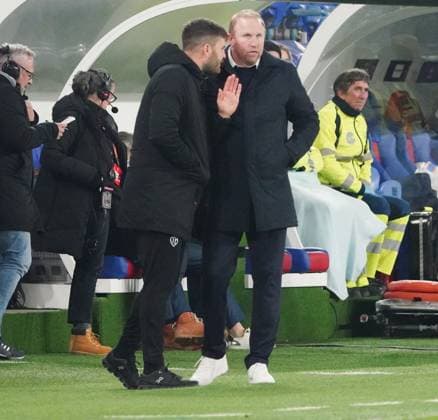 06.11.2025 Basel Schweiz Stadion St.Jakob-Park. Fussball Herren Saison 2025 2026 Europa-League FC Basel - FCS Bukarest 3:1. Bild : Trainer Ludovic Magnin (r.) (FC Basel) Einzelbild Aktion