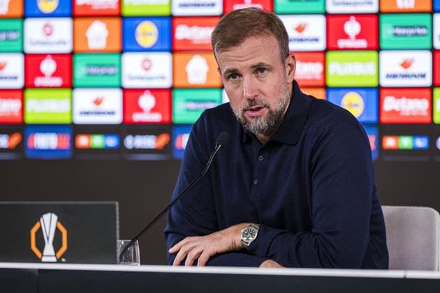 STUTTGART , 06-11-2025 , MHP Arena , season 2025 2026 , UEFA Europa League League phase match between Vfb Stuttgart and Feyenoord , final score 2-0 , Picture shows Stuttgart coach Sebastian Hoenes in press conference, PK, Pressekonferenz Stuttgart - Feyenoord  x31896516x Copyright: