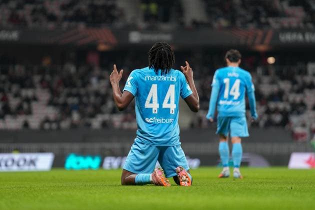 Johan Manzambi (SC Freiburg, 44) Torjubel, Emotionen, Torschuss, Abschluss, Torerfolg, Tor, Treffer , Frankreich, Fussball, UEFA Europa League, 4.Spieltag, Ligaphase, 2025 2026, OGC Nizza vs. SC Freiburg, 06.11.2025, Allianz Riviera, Nizza, Frankreich Nizza Allianz Riviera Provence-Alpes-CÃ te d Azur, CÃ Frankreich Copyright: xArnexAmbergx