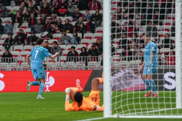 Derry Scherhant (SC Freiburg, 07) und Matthias Ginter (SC Freiburg, 28) Torjubel, Emotionen, Torschuss, Abschluss, Torerfolg, Tor, Treffer , Frankreich, Fussball, UEFA Europa League, 4.Spieltag, Ligaphase, 2025 2026, OGC Nizza vs. SC Freiburg, 06.11.2025, Allianz Riviera, Nizza, Frankreich Nizza Allianz Riviera Provence-Alpes-CÃ te d Azur, CÃ Frankreich Copyright: xArnexAmbergx