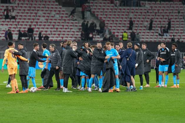 Mannschaft feiert den Sieg , Frankreich, Fussball, UEFA Europa League, 4.Spieltag, Ligaphase, 2025 2026, OGC Nizza vs. SC Freiburg, 06.11.2025, Allianz Riviera, Nizza, Frankreich Nizza Allianz Riviera Provence-Alpes-CÃ te d Azur, CÃ Frankreich Copyright: xArnexAmbergx