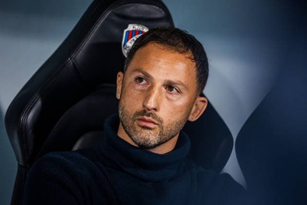 VIKTORIA PLZEN - FENERBAHCE Head coach of Fenerbahce Domenico Tedesco during the UEFA Europa League, league phase football match between FC Viktoria Plzen and Fenerbahce SK. Stadion mesta Plzne - Doosan Arena, Plzen, Czechia, November 06, 2025. Photo by Branislav Racko Copyright: xx 080A8734