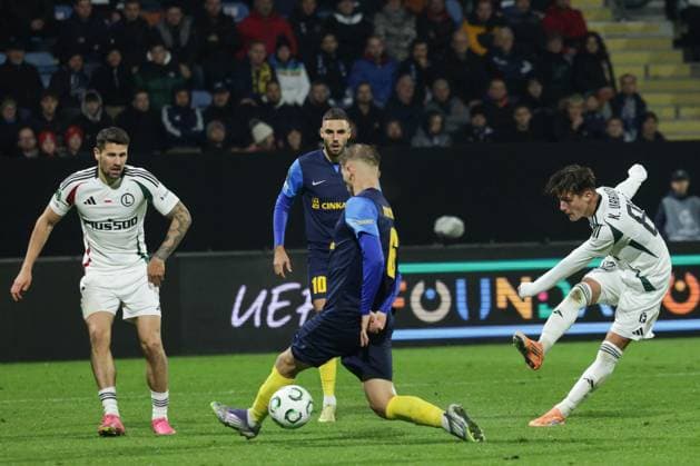 (251107) -- LJUBLJANA, Nov. 7, 2025 -- Kacper Urbanski (1st R) of Legia Warszawa shoots during the UEFA Conference League match between NK Celje and Legia Warszawa in Celje, Slovenia, on Nov. 6, 2025. (Photo by Zeljko Stevanic Xinhua) (SP)SLOVENIA-CELJE-FOOTBALL-UEFA CONFERENCE LEAGUE- NK CELJE VS LEGIA WARSZAWA ZhouxYue 