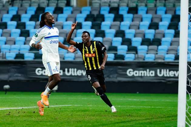 GÖTEBORG, SVERIGE 20251106 Häckens John Paul Dembe gör 1-2 framför Strasbourgs IsmaÃ«l Doukoure under torsdagens fotbollsmatch i Conference League, tredje omgangen, mellan BK Häcken och RC Strasbourg Alsace pa Gamla Ullevi. GÖTEBORG SVERIGE x9200x