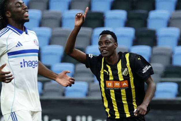 GÖTEBORG, SVERIGE 20251106 Häckens John Paul Dembe gör 1-2 framför Strasbourgs IsmaÃ«l Doukoure under torsdagens fotbollsmatch i Conference League, tredje omgangen, mellan BK Häcken och RC Strasbourg Alsace pa Gamla Ullevi. GÖTEBORG SVERIGE x9200x