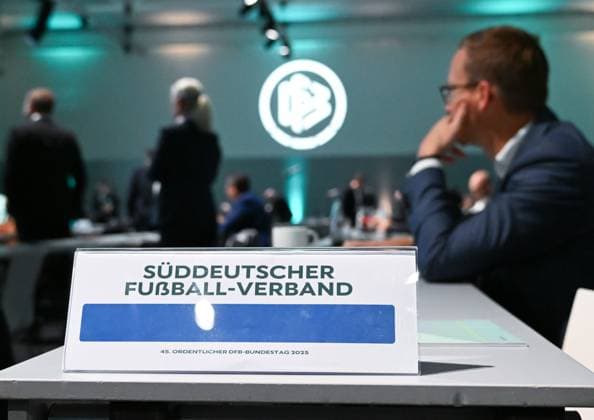 07.11.2025, xsltx, Fussball DFB Medientermine, DFB-Bundestag v.l. Der Süddeutsche Fußball-Verband dominiert als einer der stärksten Verbände das Geschehen beim Bundestag (DFL DFB REGULATIONS PROHIBIT ANY USE OF PHOTOGRAPHS as IMAGE SEQUENCES and or QUASI-VIDEO)