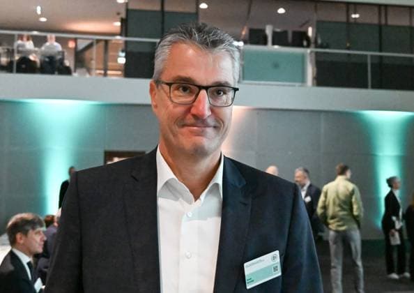 07.11.2025, xsltx, Fussball DFB Medientermine, DFB-Bundestag v.l. Knut Kircher Chef der deutschen Elite-Schiedsrichter. (DFL DFB REGULATIONS PROHIBIT ANY USE OF PHOTOGRAPHS as IMAGE SEQUENCES and or QUASI-VIDEO)