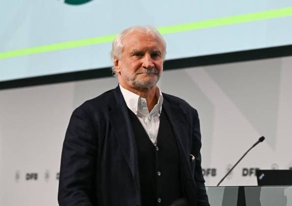 07.11.2025, xsltx, Fussball DFB Medientermine, DFB-Bundestag v.l. Rudi Völler (Direktor der Männer A-Nationalmannschaft) (DFL DFB REGULATIONS PROHIBIT ANY USE OF PHOTOGRAPHS as IMAGE SEQUENCES and or QUASI-VIDEO)
