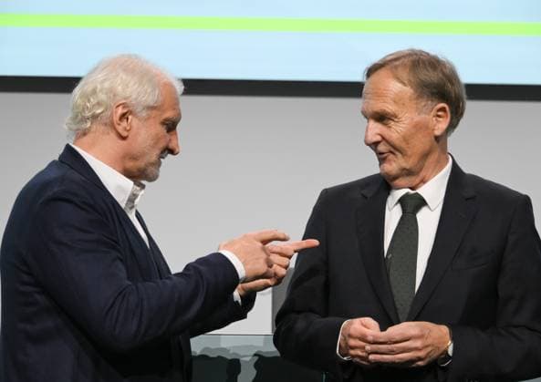 07.11.2025, xsltx, Fussball DFB Medientermine, DFB-Bundestag v.l. Rudi Völler (Direktor der Männer A-Nationalmannschaft), Hans-Joachim Watzke (DFL Vizepräsident) (DFL DFB REGULATIONS PROHIBIT ANY USE OF PHOTOGRAPHS as IMAGE SEQUENCES and or QUASI-VIDEO)