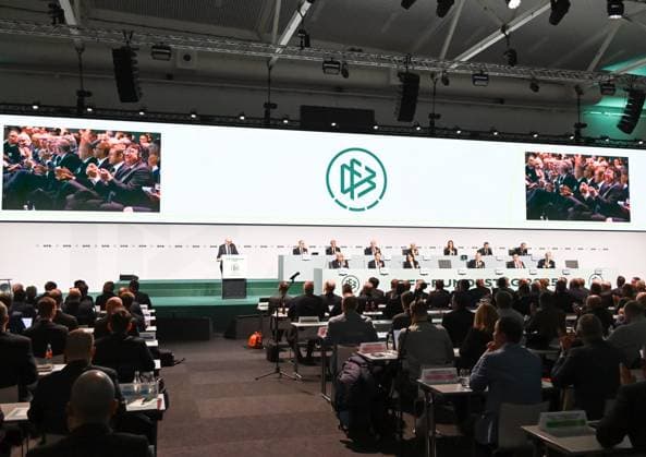 07.11.2025, xsltx, Fussball DFB Medientermine, DFB-Bundestag v.l. Gefüllte Reihe und das Präsidium des DFB (DFL DFB REGULATIONS PROHIBIT ANY USE OF PHOTOGRAPHS as IMAGE SEQUENCES and or QUASI-VIDEO)
