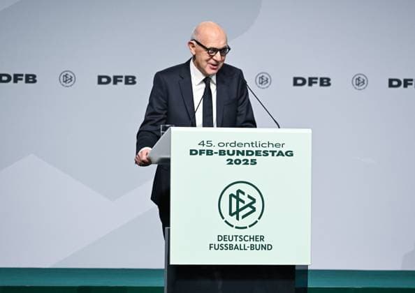 07.11.2025, xsltx, Fussball DFB Medientermine, DFB-Bundestag v.l. Bernd Neuendorf (DFB-Präsident) (DFL DFB REGULATIONS PROHIBIT ANY USE OF PHOTOGRAPHS as IMAGE SEQUENCES and or QUASI-VIDEO)