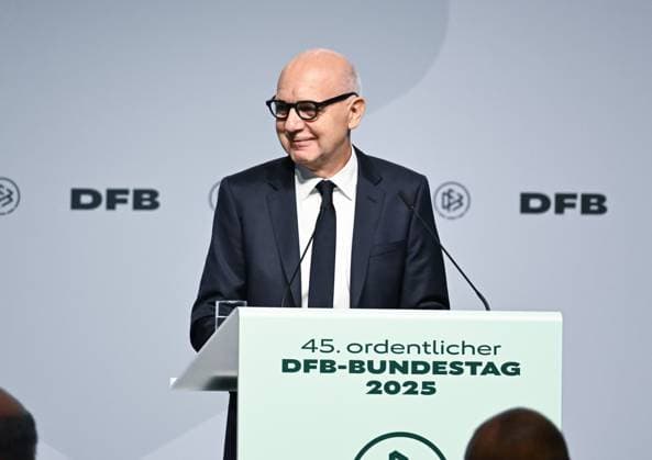 07.11.2025, xsltx, Fussball DFB Medientermine, DFB-Bundestag v.l. Bernd Neuendorf (DFB-Präsident) (DFL DFB REGULATIONS PROHIBIT ANY USE OF PHOTOGRAPHS as IMAGE SEQUENCES and or QUASI-VIDEO)
