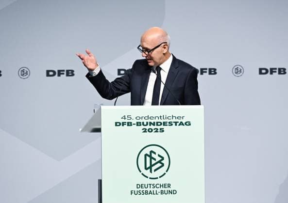07.11.2025, xsltx, Fussball DFB Medientermine, DFB-Bundestag v.l. Bernd Neuendorf (DFB-Präsident) (DFL DFB REGULATIONS PROHIBIT ANY USE OF PHOTOGRAPHS as IMAGE SEQUENCES and or QUASI-VIDEO)