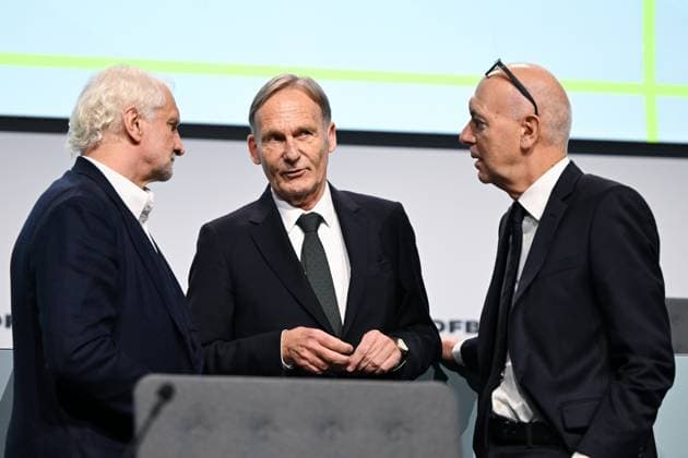 GER, (L-R) Rudi Völler (DFB, Sportdirektor), Hans-Joachim Watzke (Vizepräsident, DFB) und Bernd Neuendorf (DFB Praesident) auf dem 45. Ordentlichen DFB-Bundestag im DFB-Campus in Frankfurt am Main, 7.11.2025. 45. Ordentlicher DFB-Bundestag in Frankfurt am Main Frankfurt am Main Copyright: xEibner-Pressefoto FlorianxWiegandx EP_FWD