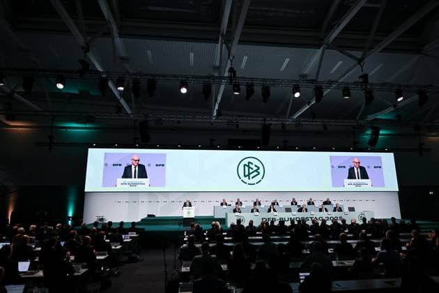 GER, Bernd Neuendorf (DFB Praesident) spricht auf dem 45. Ordentlichen DFB-Bundestag im DFB-Campus in Frankfurt am Main, 7.11.2025. 45. Ordentlicher DFB-Bundestag in Frankfurt am Main Frankfurt am Main Copyright: xEibner-Pressefoto FlorianxWiegandx EP_FWD