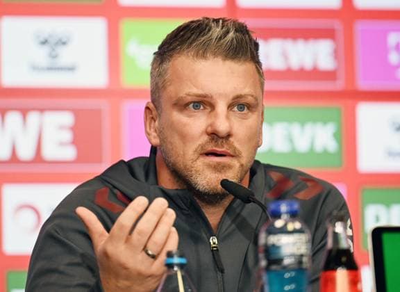 07.11.2025, xophax, Fussball 1.Bundesliga Saison 2025 2026 1.FC Köln Pressekonferenz vor dem Derby gegen Bour.Mönchengladbach Trainer Lukas Kwasniok Leverkusen *** 07 11 2025, xophax, Soccer 1 Bundesliga Season 2025 2026 1 FC Köln Press conference before the derby against Bour Mönchengladbach Coach Lukas Kwasniok Leverkusen