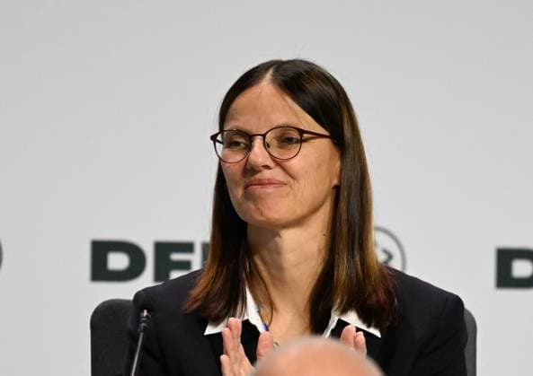 07.11.2025, xsltx, Fussball DFB Medientermine, DFB-Bundestag v.l. Prof. Dr. Silke Sinning (DFB Vizepräsidentin für Bildung, Freizeit- und Breitenfußball (DFL DFB REGULATIONS PROHIBIT ANY USE OF PHOTOGRAPHS as IMAGE SEQUENCES and or QUASI-VIDEO)