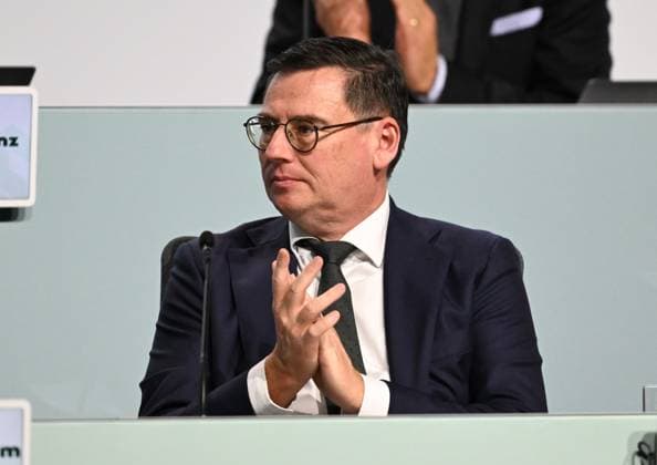 07.11.2025, xsltx, Fussball DFB Medientermine, DFB-Bundestag v.l. Oliver Leki (DFB Vizepräsident, stv. Vorsitzender des Aufsichtsrats der DFL Deutsche Fußball Liga GmbH) (DFL DFB REGULATIONS PROHIBIT ANY USE OF PHOTOGRAPHS as IMAGE SEQUENCES and or QUASI-VIDEO)