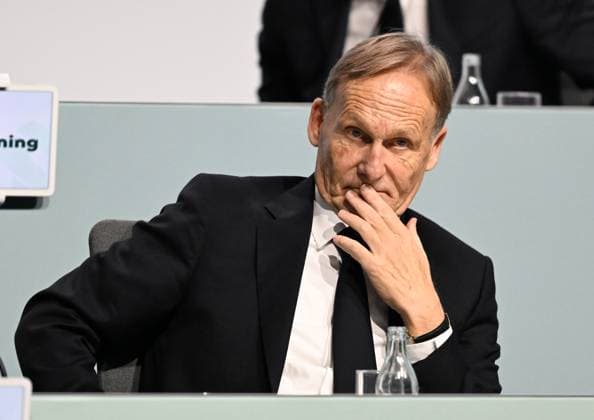07.11.2025, xsltx, Fussball DFB Medientermine, DFB-Bundestag v.l. Hans-Joachim Watzke (DFL Vizepräsident) (DFL DFB REGULATIONS PROHIBIT ANY USE OF PHOTOGRAPHS as IMAGE SEQUENCES and or QUASI-VIDEO)