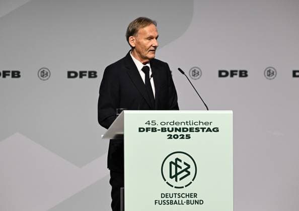 07.11.2025, xsltx, Fussball DFB Medientermine, DFB-Bundestag v.l. Hans-Joachim Watzke (DFL Vizepräsident) (DFL DFB REGULATIONS PROHIBIT ANY USE OF PHOTOGRAPHS as IMAGE SEQUENCES and or QUASI-VIDEO)