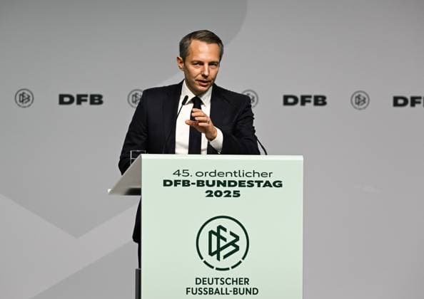 07.11.2025, xsltx, Fussball DFB Medientermine, DFB-Bundestag v.l. Stephan Grundwald (DFB Schatzmeister) (DFL DFB REGULATIONS PROHIBIT ANY USE OF PHOTOGRAPHS as IMAGE SEQUENCES and or QUASI-VIDEO)