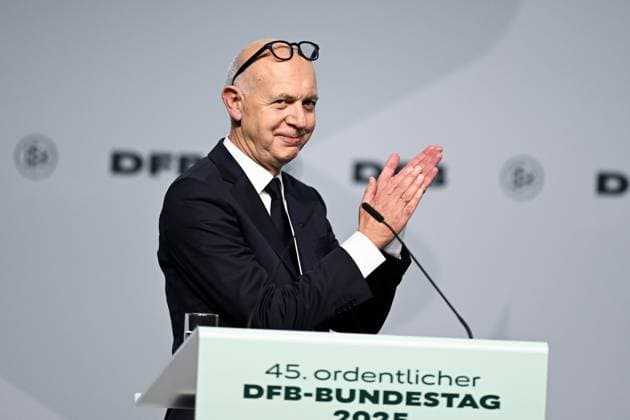 GER, Bernd Neuendorf (DFB Praesident) nach seiner Wiederwahl zum DFB Praesident auf dem 45. Ordentlichen DFB-Bundestag im DFB-Campus in Frankfurt am Main, 7.11.2025. 45. Ordentlicher DFB-Bundestag in Frankfurt am Main Frankfurt am Main Copyright: xEibner-Pressefoto FlorianxWiegandx EP_FWD