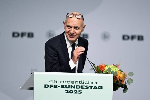 GER, Bernd Neuendorf (DFB Praesident) nach seiner Wiederwahl zum DFB Praesident auf dem 45. Ordentlichen DFB-Bundestag im DFB-Campus in Frankfurt am Main, 7.11.2025. 45. Ordentlicher DFB-Bundestag in Frankfurt am Main Frankfurt am Main Copyright: xEibner-Pressefoto FlorianxWiegandx EP_FWD