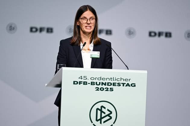 GER, Silke Sinning spricht auf dem 45. Ordentlichen DFB-Bundestag im DFB-Campus in Frankfurt am Main, 7.11.2025. 45. Ordentlicher DFB-Bundestag in Frankfurt am Main Frankfurt am Main Copyright: xEibner-Pressefoto FlorianxWiegandx EP_FWD