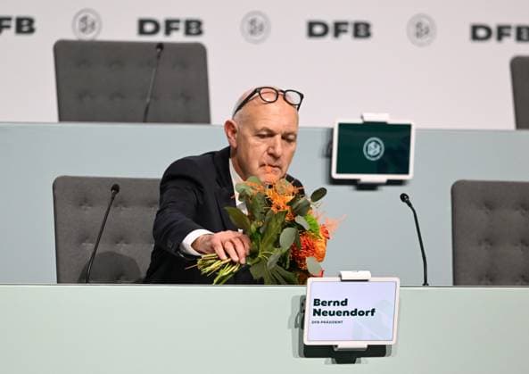 07.11.2025, xsltx, Fussball DFB Medientermine, DFB-Bundestag v.l. Bernd Neuendorf (DFB-Präsident) unmittelbar nach seiner Wiederwahl (DFL DFB REGULATIONS PROHIBIT ANY USE OF PHOTOGRAPHS as IMAGE SEQUENCES and or QUASI-VIDEO)