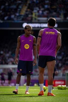 Lamine Yamal FC Barcelona, Barca and Ferran Torres (FC Barcelona) are seen during FC Barcelona™s first training at Spotify Camp Nou following its renovation. At Spotify Camp Nou in Barcelona, , Spain, on November 07 2025. Photo by Felipe Mondino Copyright: x@FELIPExMONDINOx