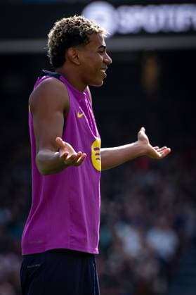 Lamine Yamal FC Barcelona, Barca smiles during FC Barcelona™s first training at Spotify Camp Nou following its renovation. At Spotify Camp Nou in Barcelona, , Spain, on November 07 2025. Photo by Felipe Mondino Copyright: x@FELIPExMONDINOx