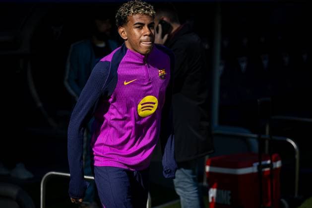 Lamine Yamal FC Barcelona, Barca gestures during FC Barcelona™s first training at Spotify Camp Nou following its renovation. At Spotify Camp Nou in Barcelona, , Spain, on November 07 2025. Photo by Felipe Mondino Copyright: x@FELIPExMONDINOx