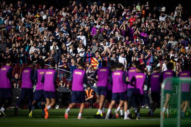 Supporters of FC Barcelona, Barca are seen during FC Barcelona™s first training at Spotify Camp Nou following its renovation. At Spotify Camp Nou in Barcelona, , Spain, on November 07 2025. Photo by Felipe Mondino Copyright: x@FELIPExMONDINOx