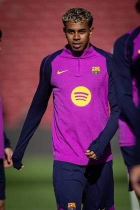 Lamine Yamal FC Barcelona, Barca looks on during FC Barcelona™s first training at Spotify Camp Nou following its renovation. At Spotify Camp Nou in Barcelona, , Spain, on November 07 2025. Photo by Felipe Mondino Copyright: x@FELIPExMONDINOx