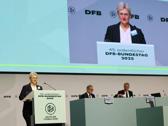 Silke Raml, Vizepräsidentin des Bayerischen Fußball-Verbandes (BFV), spricht am Bundestag des Deutschen Fußball-Bundes (DFB) am 7. November 2025 am DFB-Campus in Frankfurt am Main.